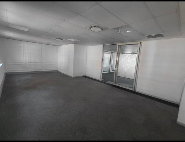 283M² OFFICE TO LET IN BRYANSTON